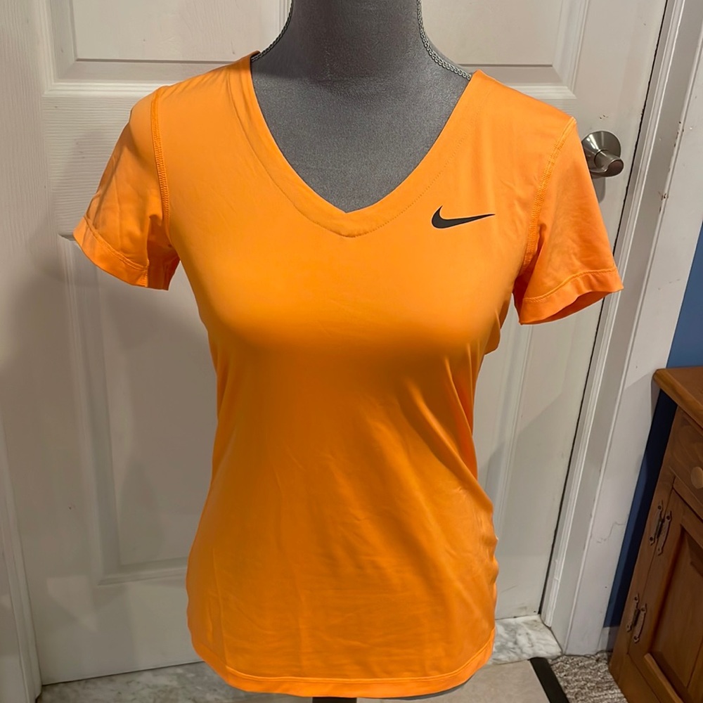 Women’s V-neck tee